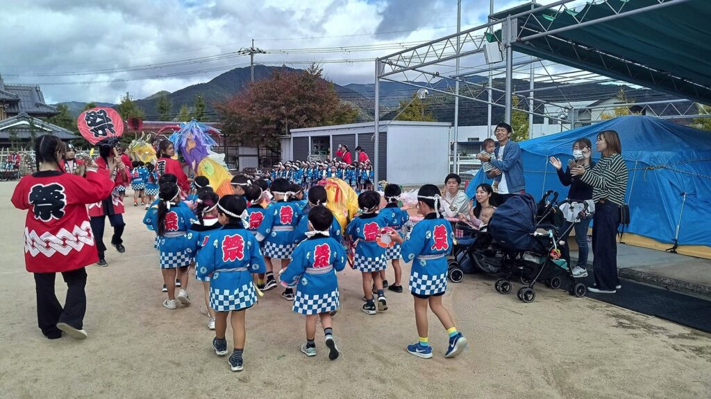 保育園まつり　　11月6日　賑やかに開かれる